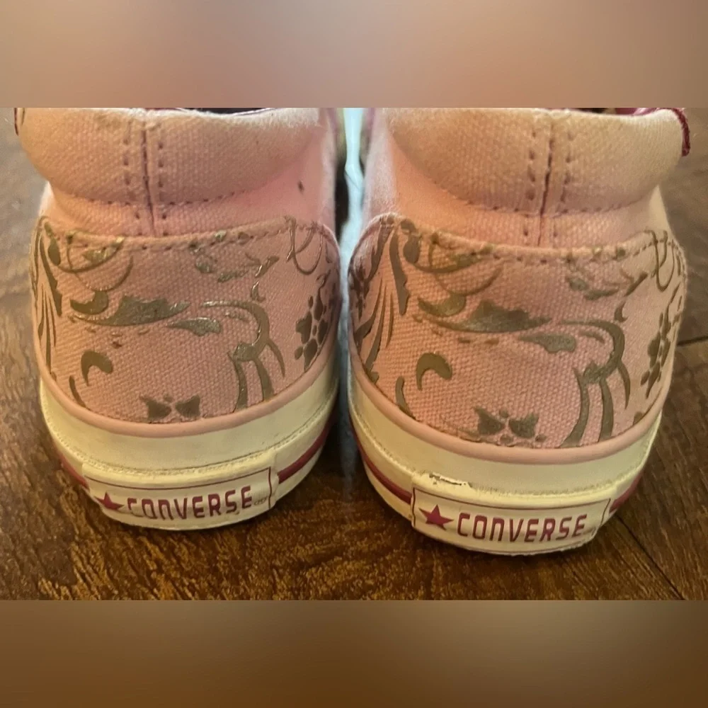 Converse girls slip on sneakers big girls size 3